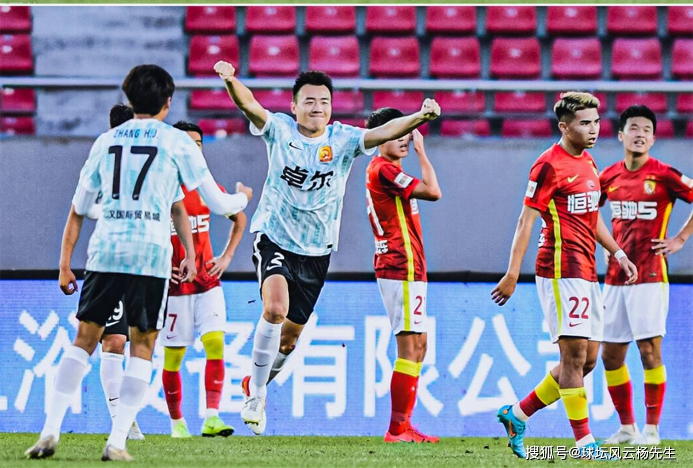 开云平台-包含今晨广州队调整名单以备德甲，门线救险环节打磨，底气十足，团队化学反应显著的词条