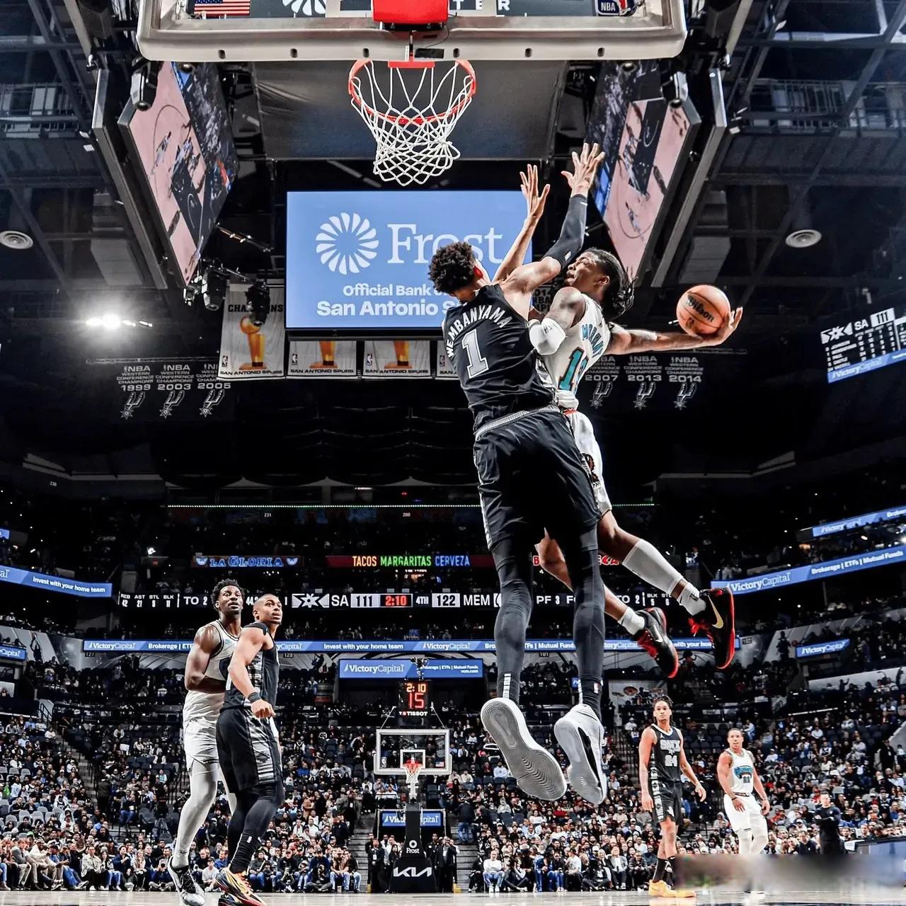 开云app-赛地聚焦——NBA季后赛关键时刻热度飙升；克里夫兰骑士完成体检；赛场秩序良好；心理建设被强调的简单介绍